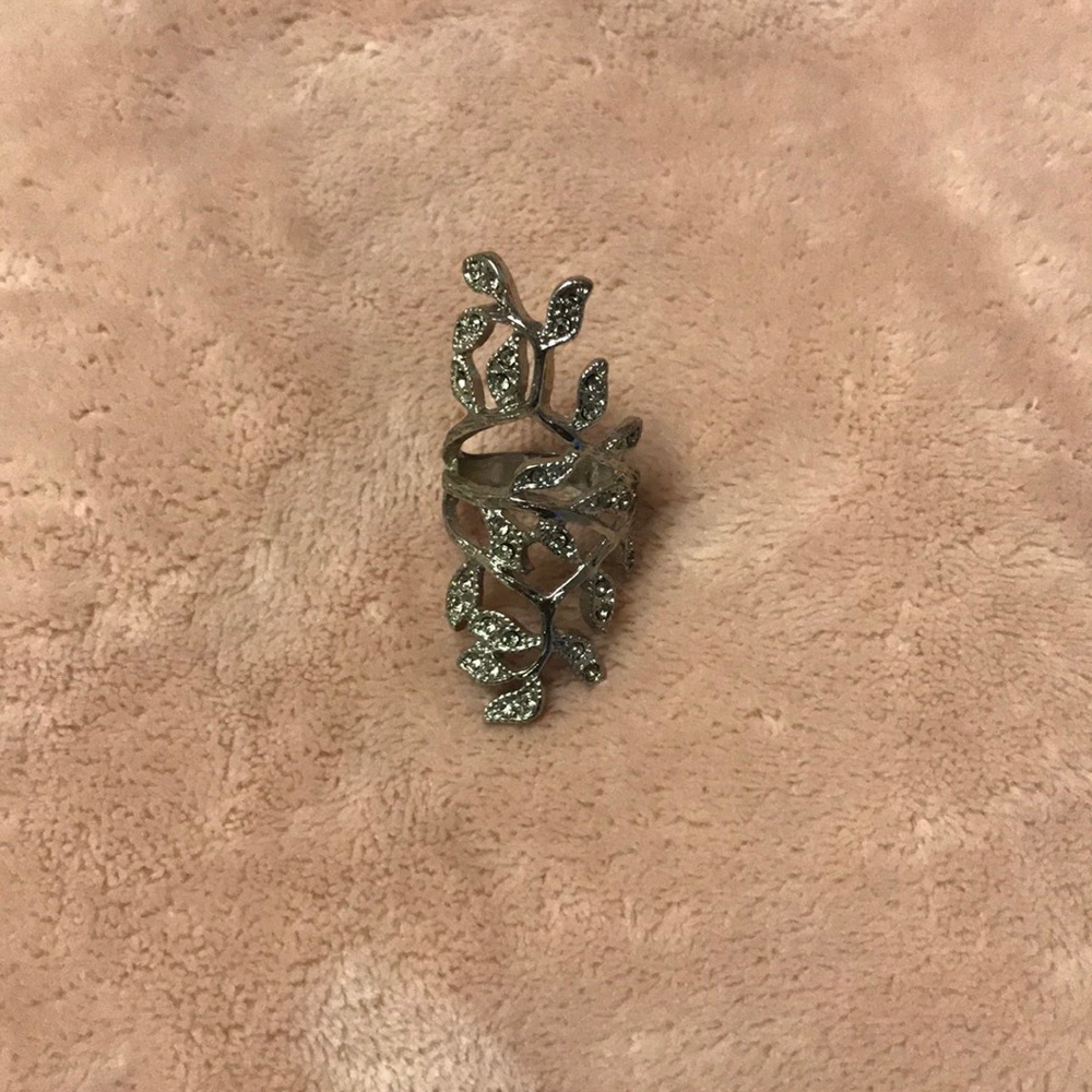 Beautiful vine ring
